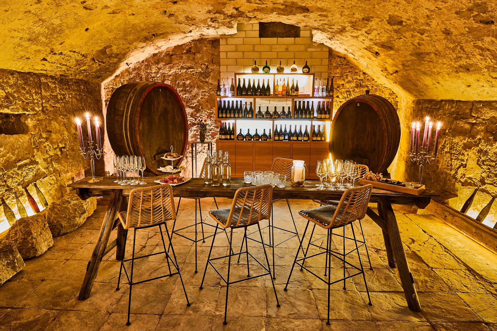 Historischer Gewölbekeller für Wijnproeverijn und festliche Empfänge