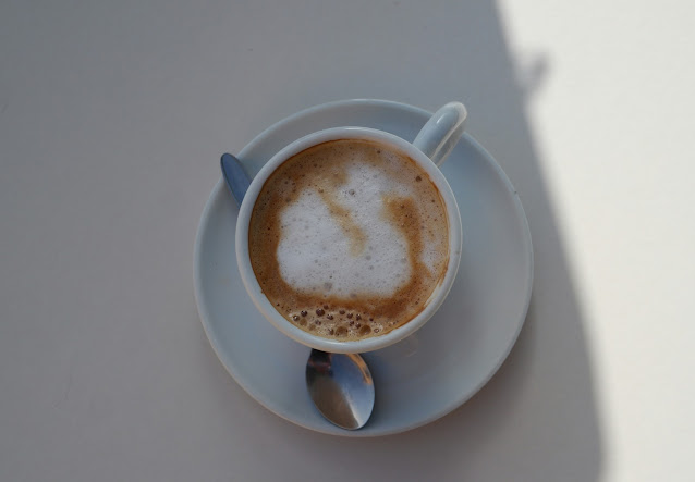 Congresspause im mediterranen Innenhof des Weinforum Franken